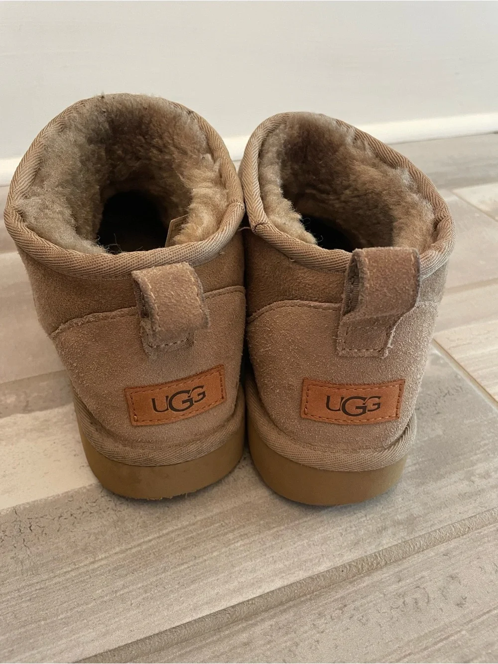 Ugg Ultra Mini Women’s Size 9